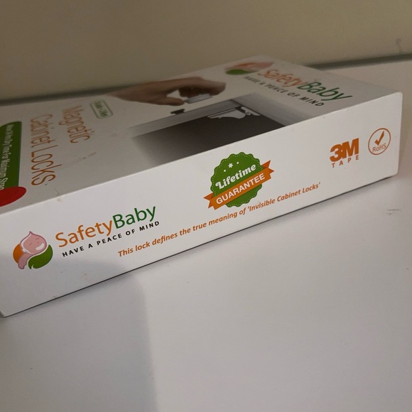 NEW - Safety Baby Magnetic Cabinet Locks - (8 locks and 2 keys) - Picture 4 of 6